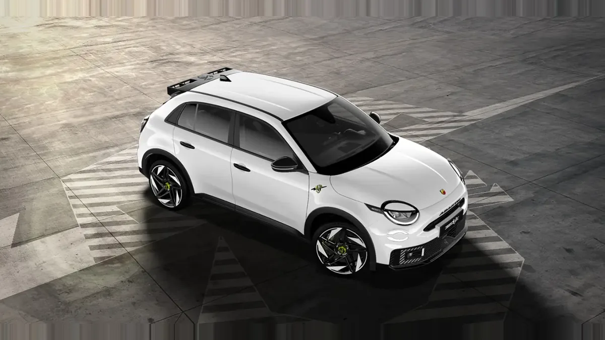 Abarth 600e Turismo en renting para particulares — Lateral