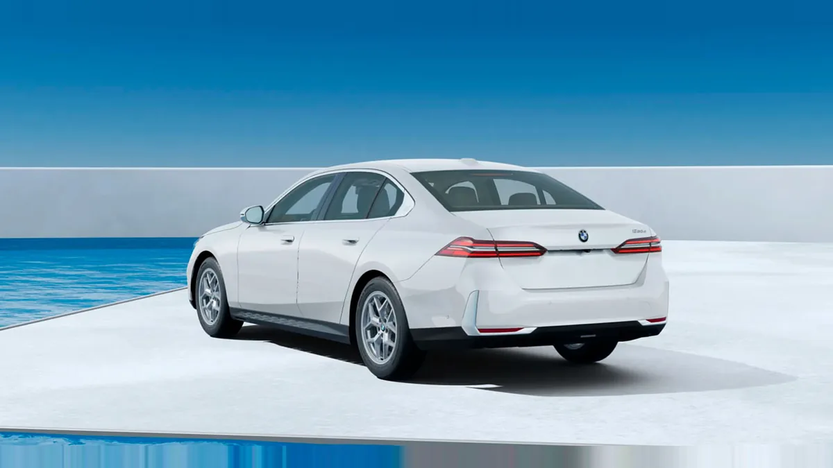 BMW Serie 5 520d en renting para particulares — Lateral