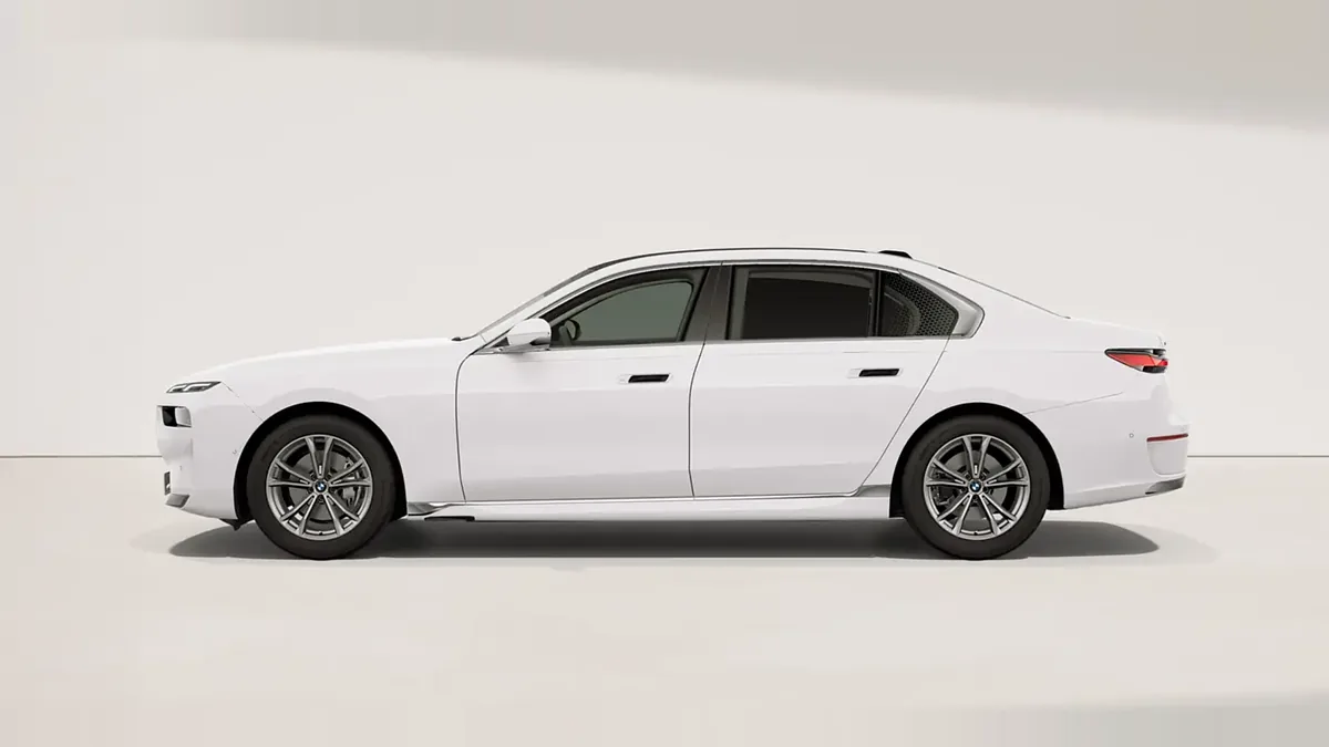BMW Serie 7 740d xDrive en renting para particulares — Lateral