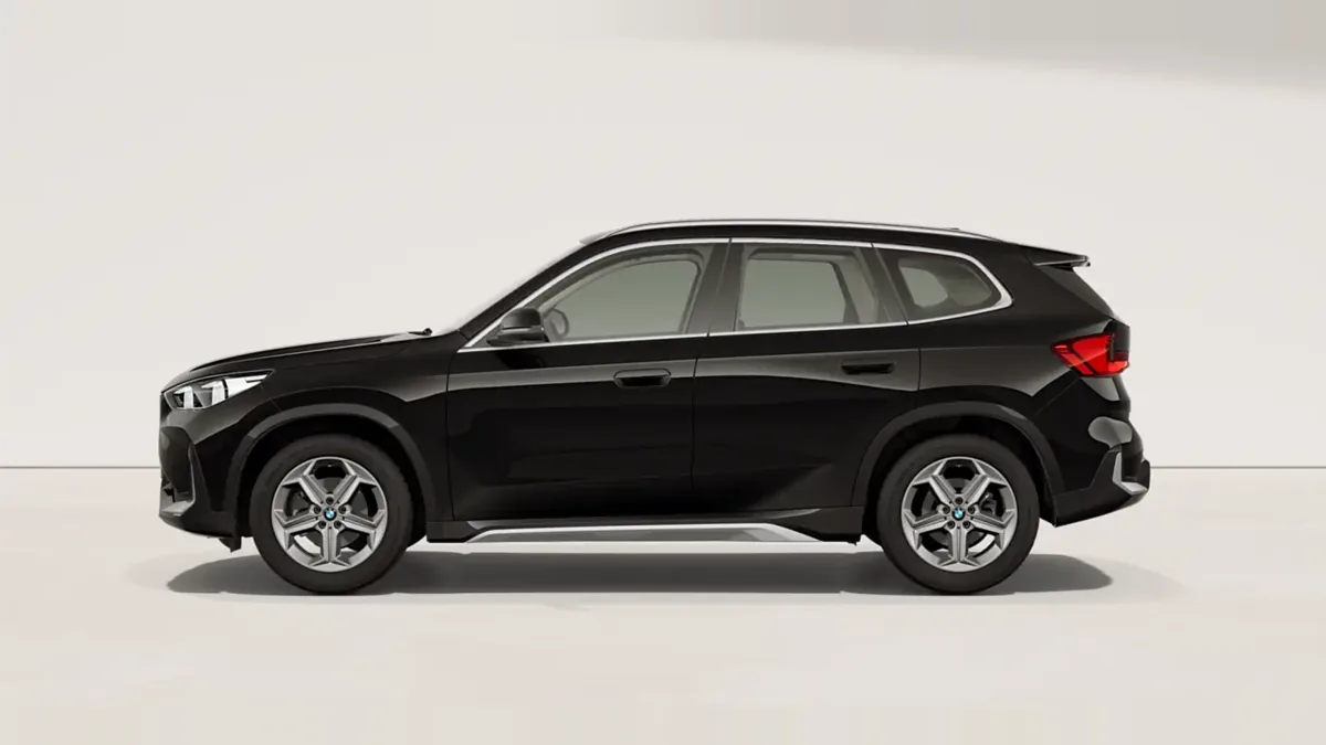 BMW X1 sDrive20d xLine 120kW en renting para particulares — Lateral