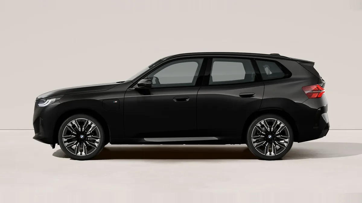BMW X3 30e xDrive en renting para particulares — Lateral