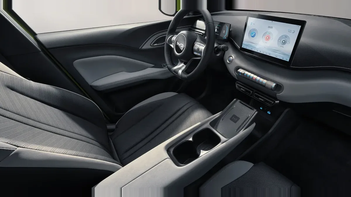 BYD Dolphin Surf Boost en renting para particulares — Interior