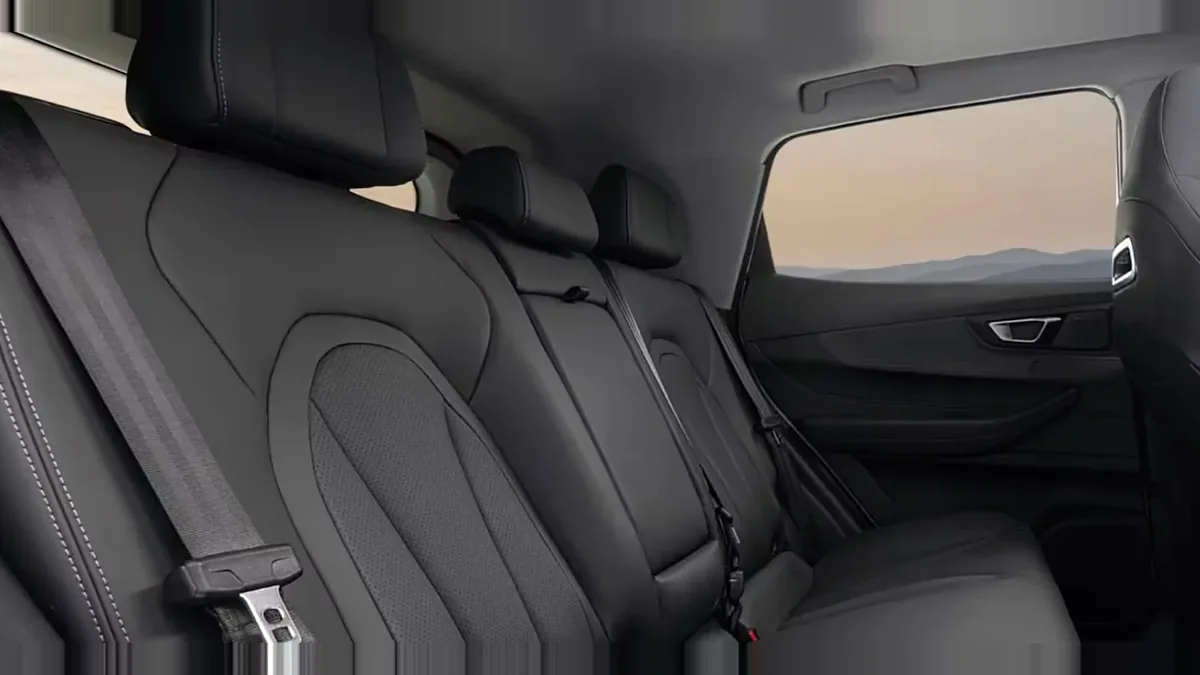 Ebro s400 1.5 DHE HEV Excellent CVT GRY en renting para particulares — vista 7