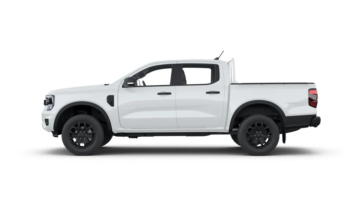 Ford Ranger XLT Doble Cabina 3.0 EcoBlue 240CV en renting para particulares — Lateral