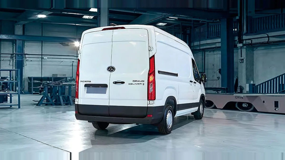 Maxus Deliver 9 Furgón 2.0D L3H2 150 (MERCANCÍAS PROPIAS) en renting para particulares — Delantera