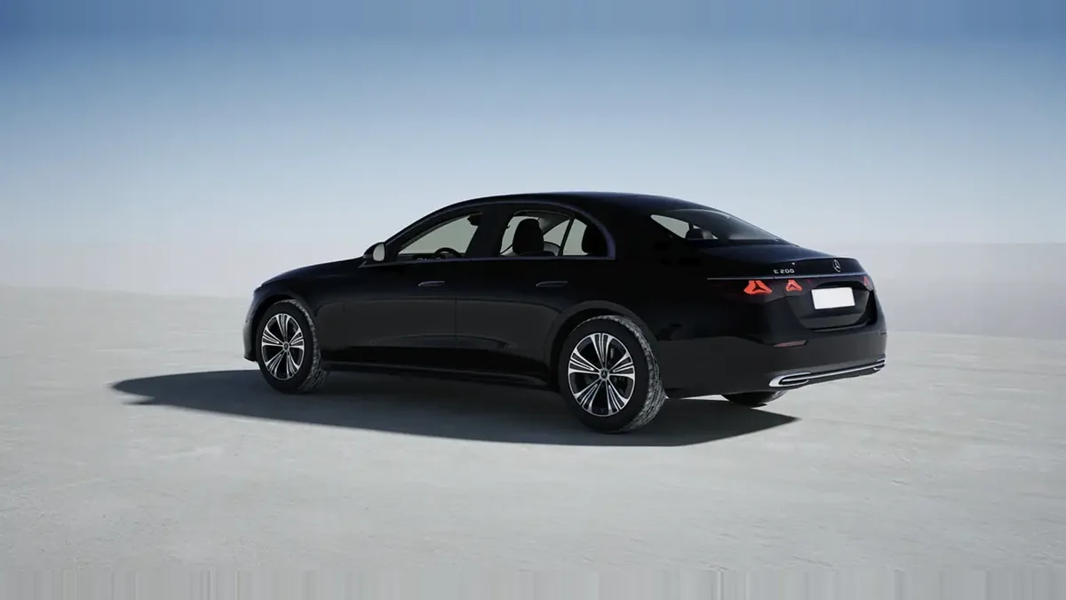 Mercedes-Benz Clase E 200 en renting para particulares — Trasera