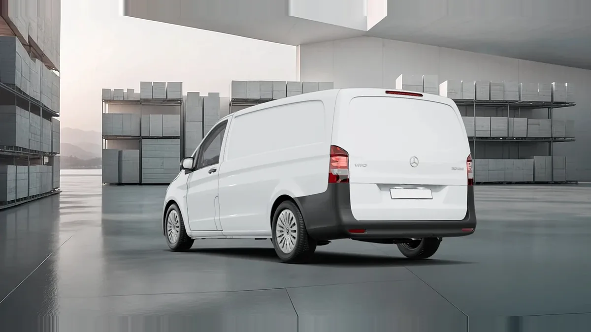 Mercedes-Benz Vito 110CDI 75kW Furgón Pro Larga en renting para particulares — Trasera