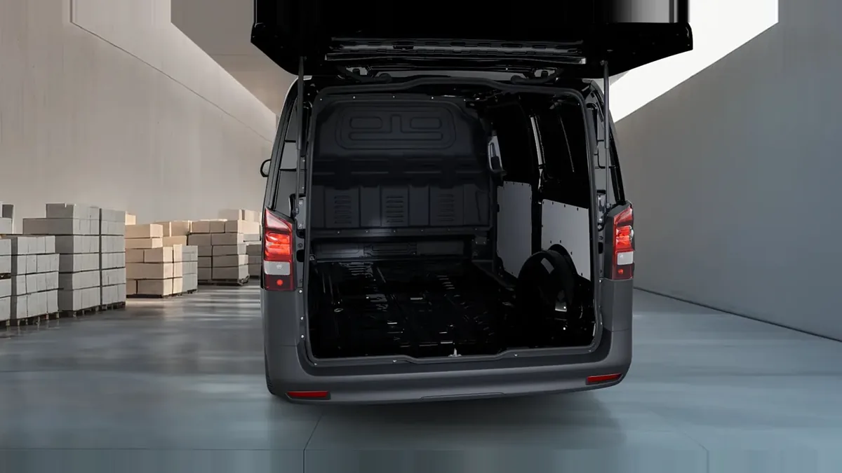 Mercedes-Benz Vito 110CDI 75kW Furgón Pro Larga en renting para particulares — vista 6