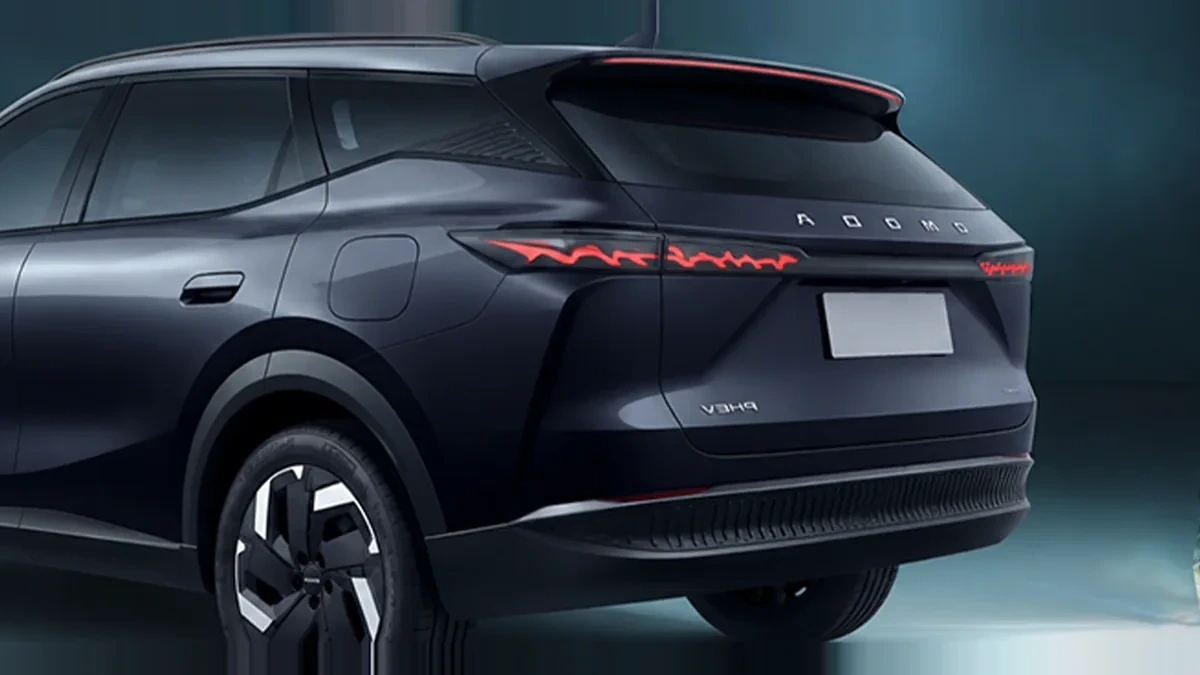 Omoda 7 1.5 TGDI PHEV Premium 279CV en renting para particulares — Lateral
