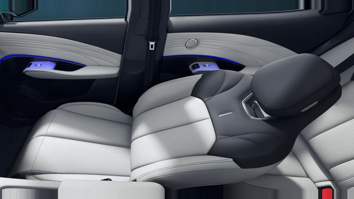 Omoda 7 1.5 TGDI PHEV Premium 279CV en renting para particulares — Delantera