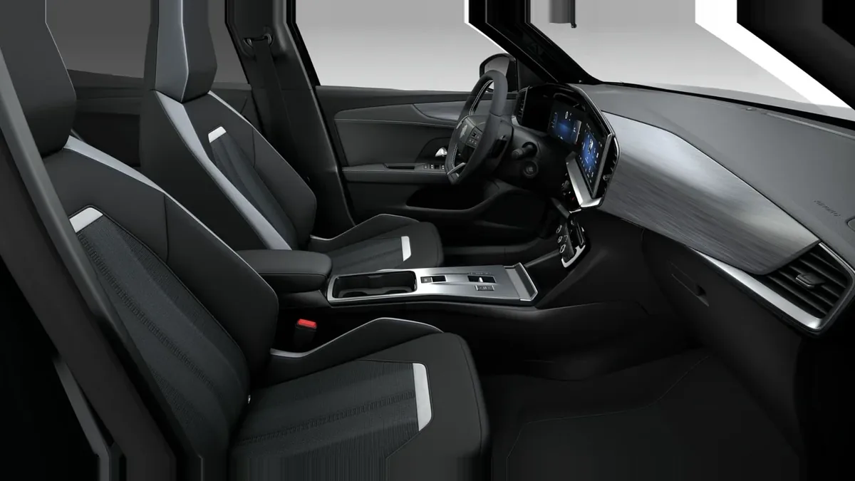 Opel Mokka 1.2 T XHT Hybrid eDCT6 GS en renting para particulares — Interior