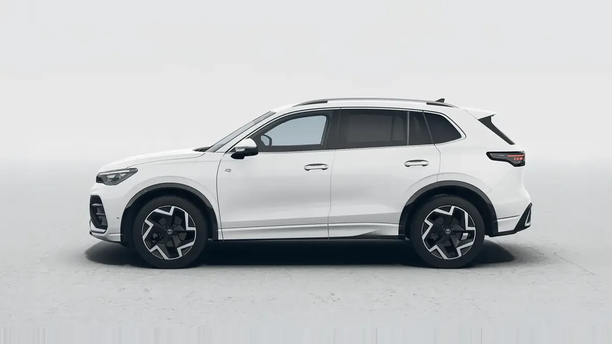 Volkswagen Tiguan R-Line 1.5 eTSI 110kW DSG en renting para particulares — Trasera
