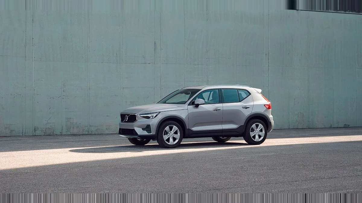 Volvo XC40 2.0 B3 Core G Auto en renting para particulares — Lateral