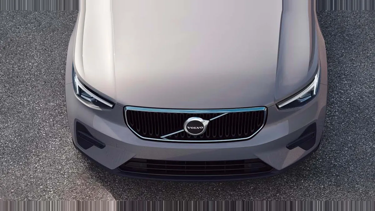 Volvo XC40 2.0 B3 Core G Auto en renting para particulares — Delantera