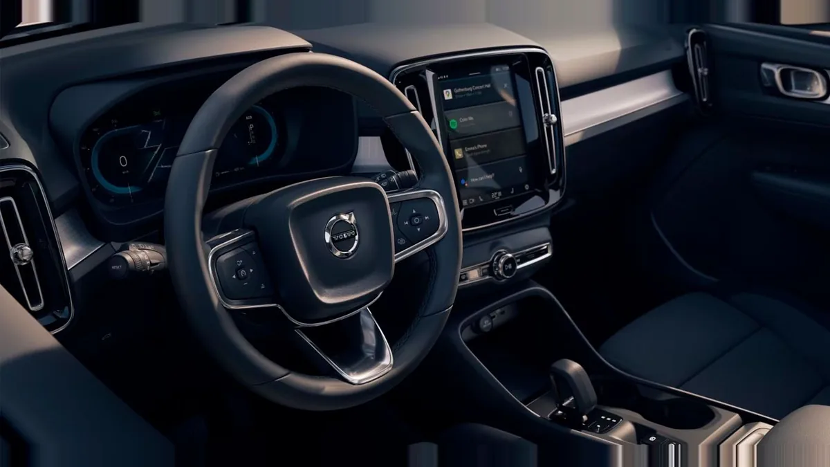 Volvo XC40 2.0 B3 Core G Auto en renting para particulares — Interior